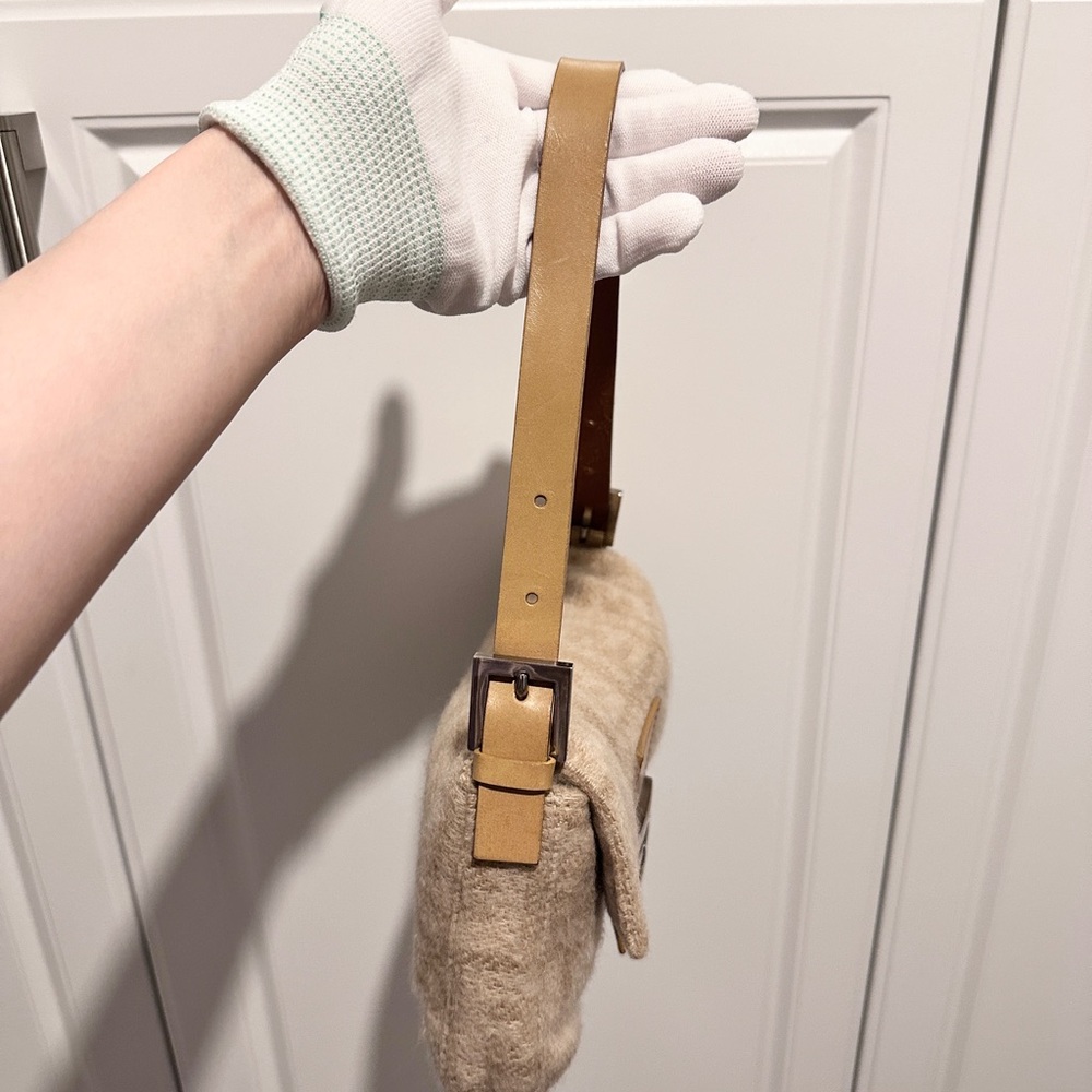 FENDI | Vintage Wool Baguette - Picture 4 of 14